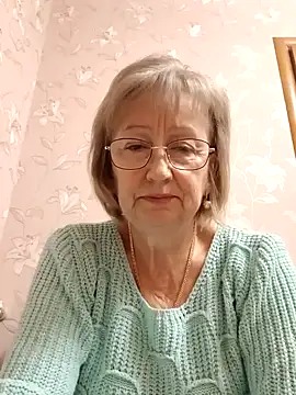 Snapshot of AlikaSwan5821 chatting on 10/26/25, 12:11 AlikaSwan5821 online show from 10/26/25, 12:11