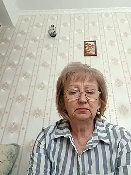 Snapshot of AlikaSwan5821 chatting on 10/28/25, 12:30 AlikaSwan5821 online show from 10/28/25, 12:30