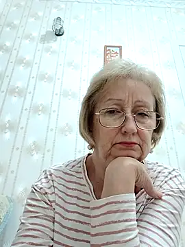 Snapshot of AlikaSwan5821 chatting on 11/11/25, 08:31 AlikaSwan5821 online show from 11/11/25, 08:31