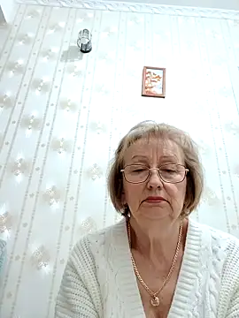 Snapshot of AlikaSwan5821 chatting on 12/04/25, 08:17 AlikaSwan5821 online show from 12/04/25, 08:17