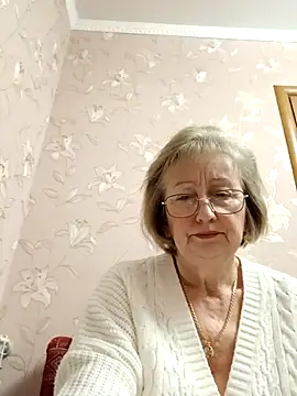 Snapshot of AlikaSwan5821 chatting on 12/16/25, 02:00 AlikaSwan5821 online show from 12/16/25, 02:00