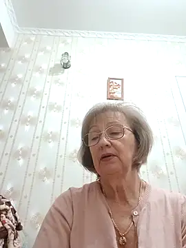 Snapshot of AlikaSwan5821 chatting on 12/17/25, 02:34 AlikaSwan5821 online show from 12/17/25, 02:34