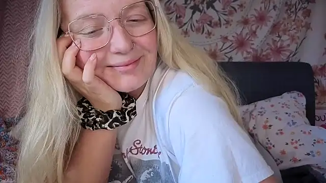 Daisyxoxo  online show from 12/02/25, 10:20