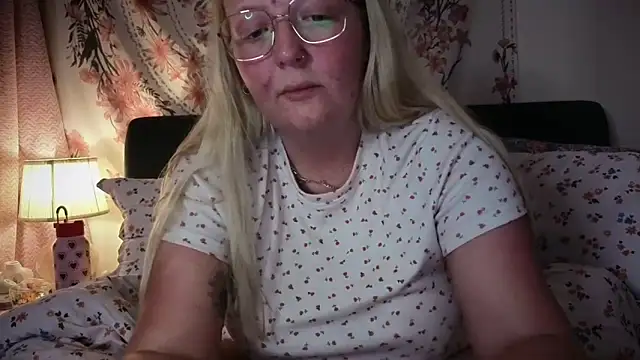 Snapshot of Daisyxoxo_ chatting on 05/18/26, 08:58 Daisyxoxo online show from 05/18/26, 08:58