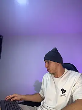 max valiant1 online show from 02/18/26, 07:26