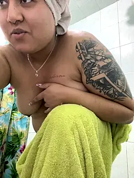 Snapshot of naomy26 chatting on 11/04/25, 12:54 naomy26 online show from 11/04/25, 12:54