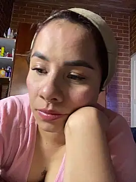 Snapshot of alejandra_prk26 chatting on 10/10/25, 02:43 alejandra prk26 online show from 10/10/25, 02:43