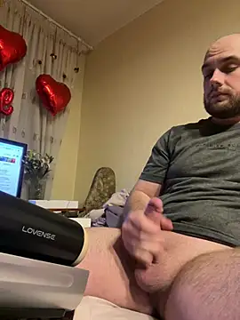 LuckyGirlfriends online show from 04/27/26, 09:57