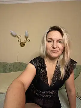 AliceSwan4011 online show from 10/17/25, 03:53