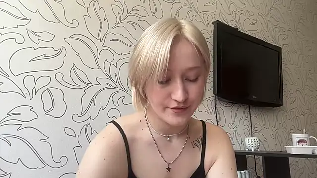 Snapshot of CinBellamy chatting on 05/21/26, 06:42 CinBellamy online show from 05/21/26, 06:42