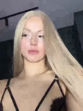 FavoriteKira online show from 04/19/26, 02:49