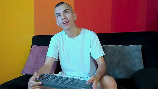 RowanCley online show from 09/12/25, 12:16