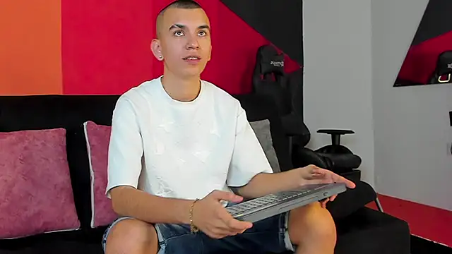 RowanCley online show from 09/13/25, 12:27