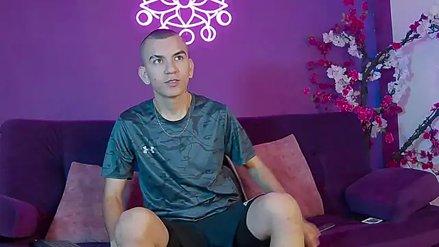 RowanCley online show from 09/19/25, 12:06