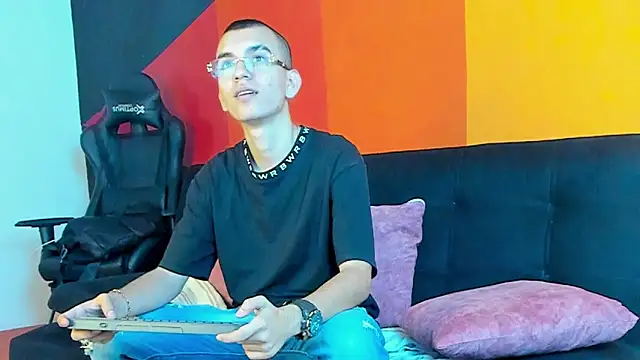 RowanCley online show from 09/23/25, 02:09