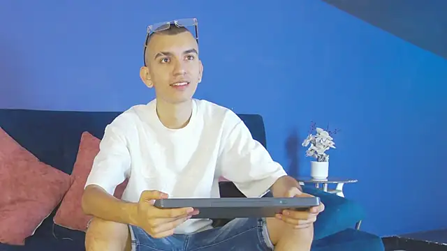 RowanCley online show from 10/02/25, 12:56