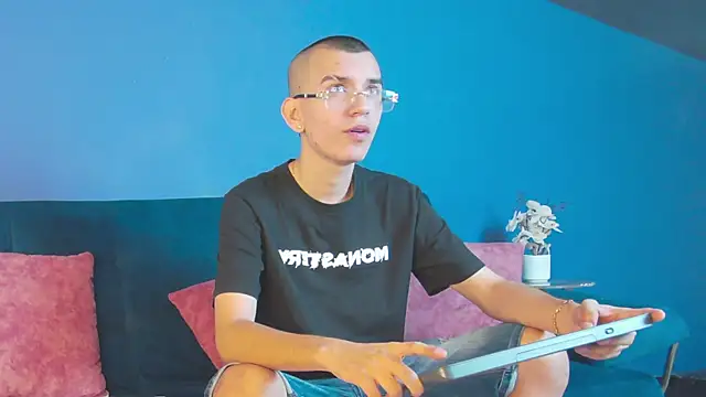 RowanCley online show from 10/04/25, 12:47