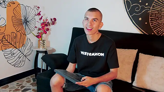 RowanCley online show from 10/10/25, 12:15