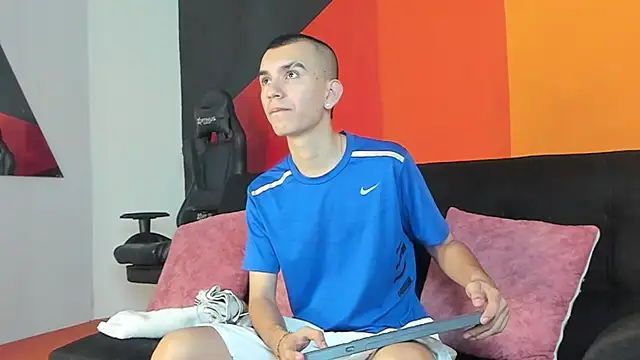 RowanCley online show from 10/20/25, 01:00