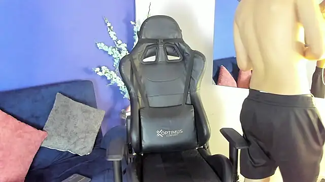 RowanCley online show from 11/12/25, 12:16