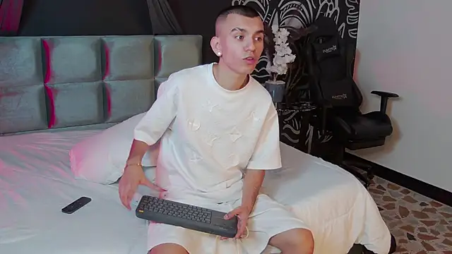 RowanCley online show from 11/25/25, 12:49