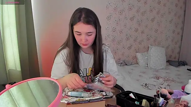 Alice next door online show from 04/03/26, 10:24