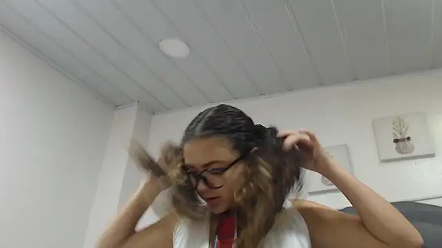 Giia Monroe online show from 10/31/25, 02:51