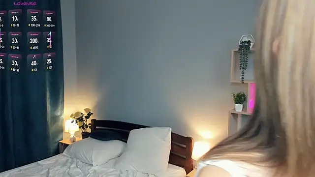 IsaVesco online show from 09/28/25, 07:19