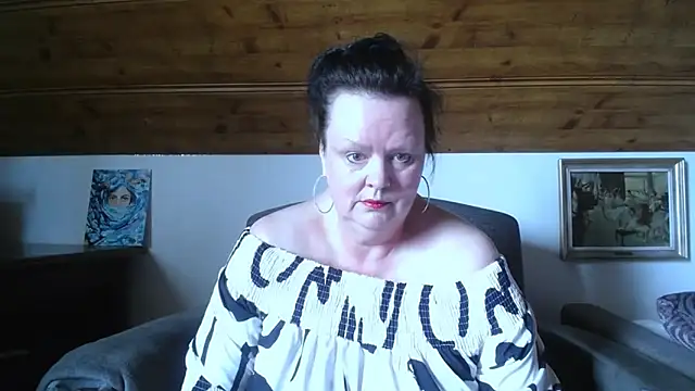 TiffanyMature online show from 05/20/26, 02:01
