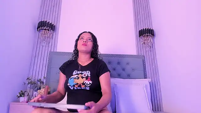 ValeriaJulio  online show from 10/01/25, 11:38