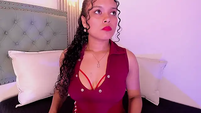 ValeriaJulio  online show from 11/11/25, 07:25