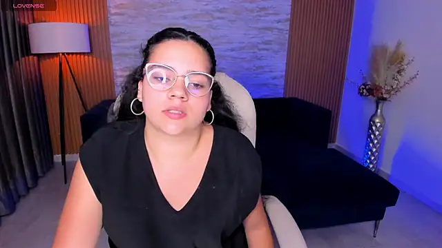 Snapshot of karlie_small chatting on 07/18/26, 03:22 karlie small online show from 07/18/26, 03:22