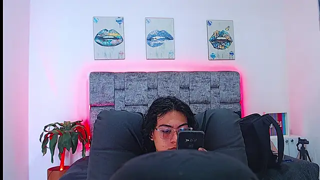 Snapshot of dirty_model chatting on 09/17/25, 03:52 dirty model online show from 09/17/25, 03:52