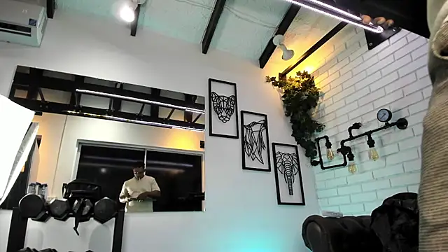 ItaloMoore online show from 12/19/25, 11:28