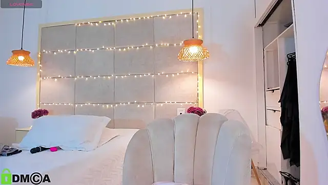 VioletHilton online show from 02/12/26, 06:25