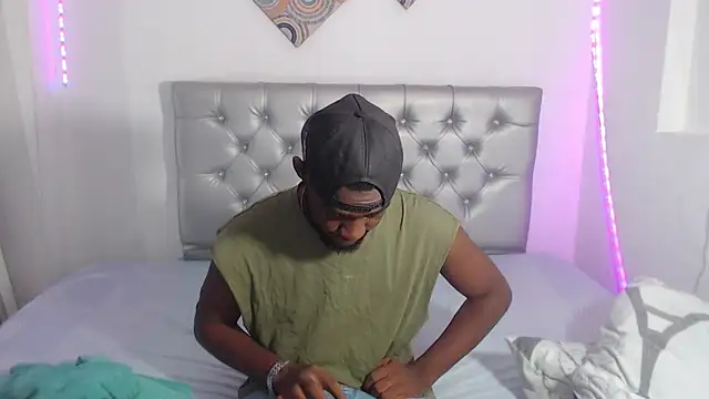 eebony stallion online show from 12/19/25, 06:26