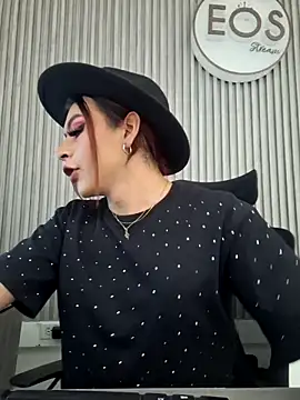 Snapshot of Lilith_Zamara chatting on 10/30/25, 09:04 Lilith Zamara online show from 10/30/25, 09:04