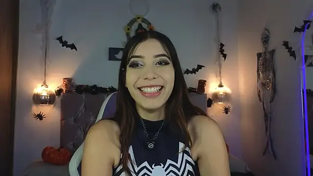 Snapshot of lila_min chatting on 10/11/25, 01:53 lila min online show from 10/11/25, 01:53