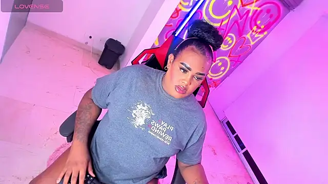 Snapshot of _EvaRouse chatting on 09/20/25, 04:46 EvaRouse online show from 09/20/25, 04:46