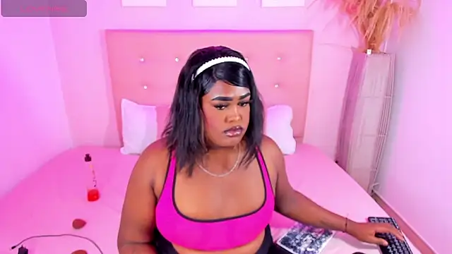 Snapshot of _EvaRouse chatting on 09/25/25, 04:00 EvaRouse online show from 09/25/25, 04:00