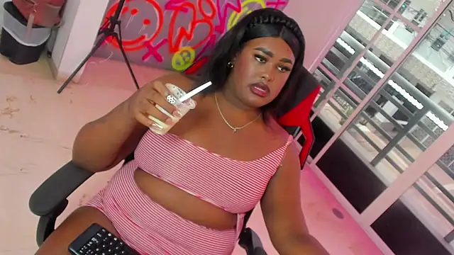 Snapshot of _EvaRouse chatting on 10/04/25, 02:48 EvaRouse online show from 10/04/25, 02:48