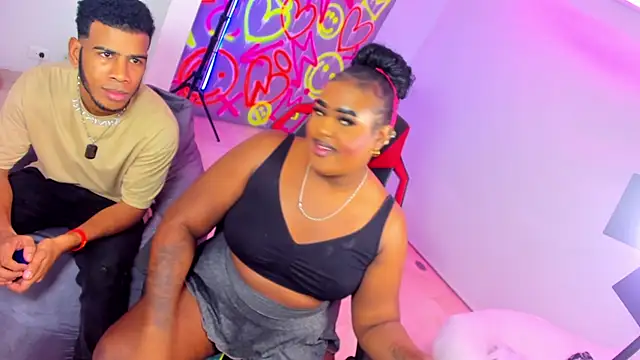 Snapshot of _EvaRouse chatting on 10/22/25, 03:18 EvaRouse online show from 10/22/25, 03:18