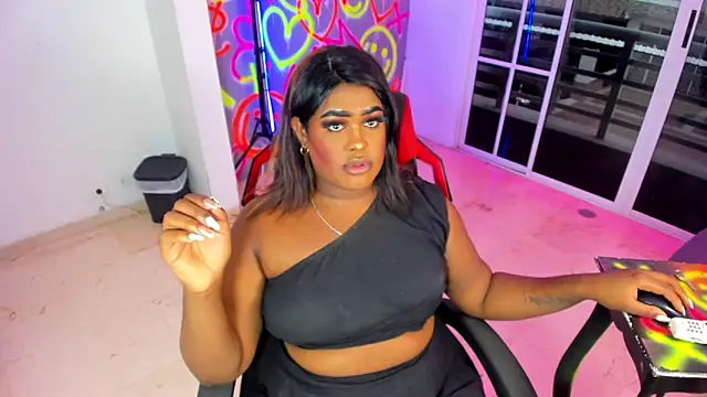 Snapshot of _EvaRouse chatting on 10/24/25, 09:44 EvaRouse online show from 10/24/25, 09:44