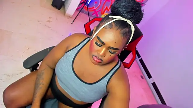 Snapshot of _EvaRouse chatting on 11/14/25, 04:11 EvaRouse online show from 11/14/25, 04:11