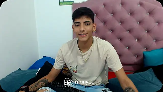 Snapshot of SkyAndSeth chatting on 09/25/25, 06:28 SkyAndSeth online show from 09/25/25, 06:28