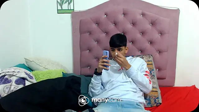 Snapshot of SkyAndSeth chatting on 09/26/25, 07:45 SkyAndSeth online show from 09/26/25, 07:45