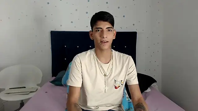 Snapshot of SkyAndSeth chatting on 10/03/25, 05:59 SkyAndSeth online show from 10/03/25, 05:59