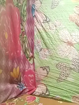 Snapshot of hotmomma8 chatting on 09/11/25, 06:41 hotmomma8 online show from 09/11/25, 06:41