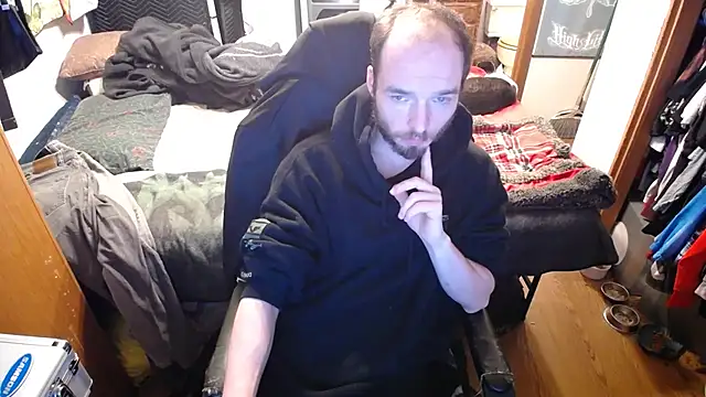 Snapshot of womenhateme69 chatting on 11/22/25, 05:28 womenhateme69 online show from 11/22/25, 05:28