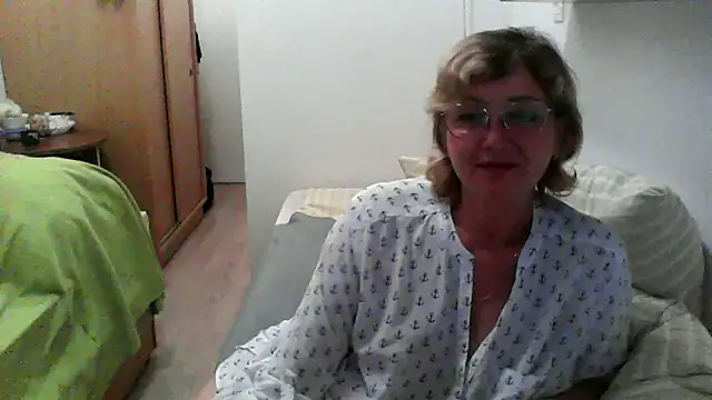 Snapshot of IrynaMolbertx chatting on 09/19/25, 07:58 IrynaMolbertx online show from 09/19/25, 07:58